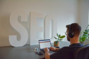 SEO 2026 : stratégie complète pour ranker ET être cité par les IA