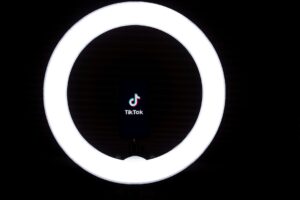 TikTok SEO 2026 : comment optimiser pour le moteur de recherche TikTok